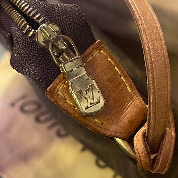 Pre-Loved Authentic LOUIS VUITTON Pochette Accessoires Monogram - Picture 7 of 11